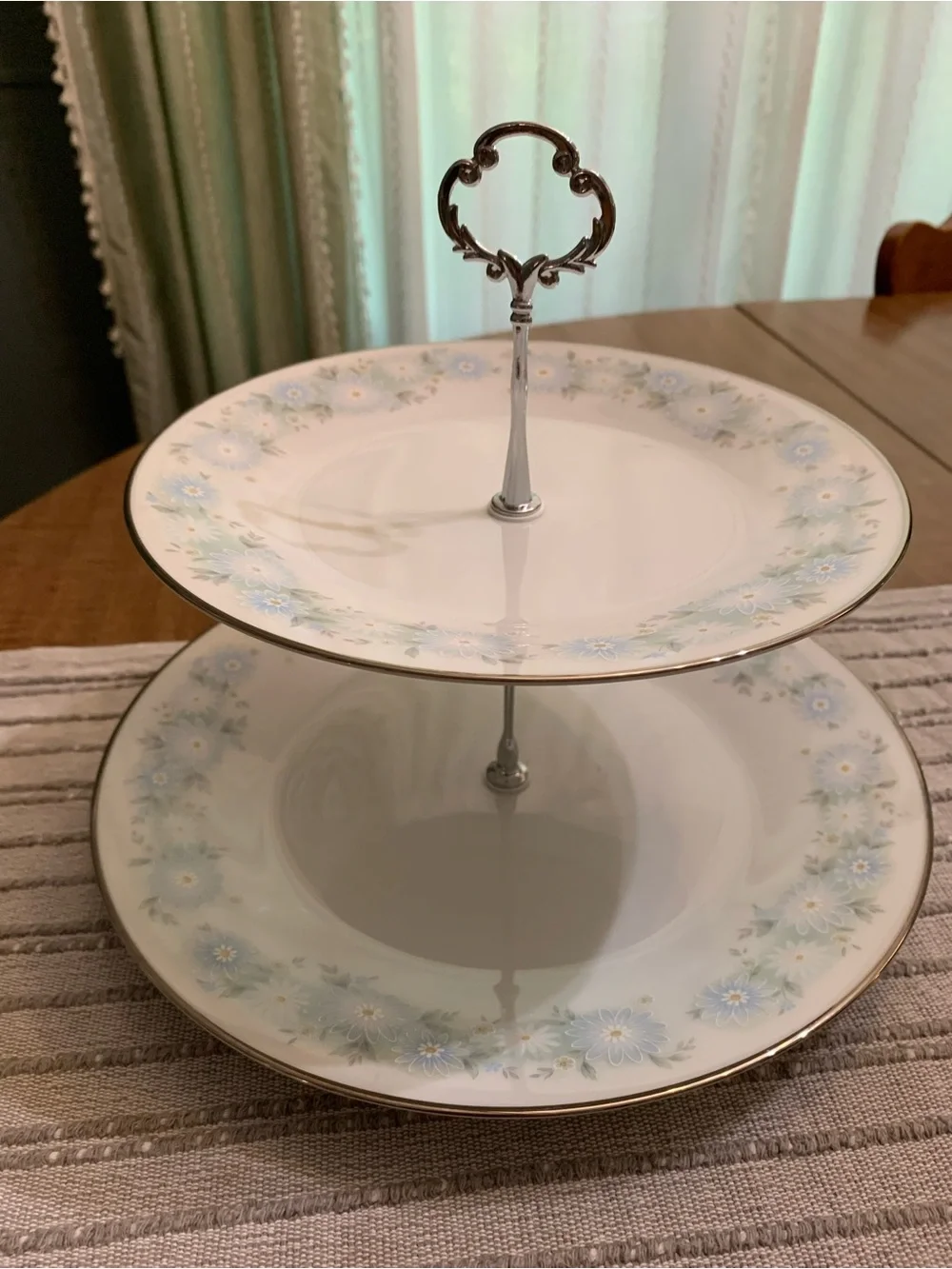 Two-Tier Porcelain Serving Stand in White with Blue Floral Band